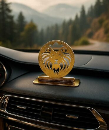 Lion Design Car Dashboard Ornament, Gold-Plated Finish in Brass, 6 cm, Decorative Figurine