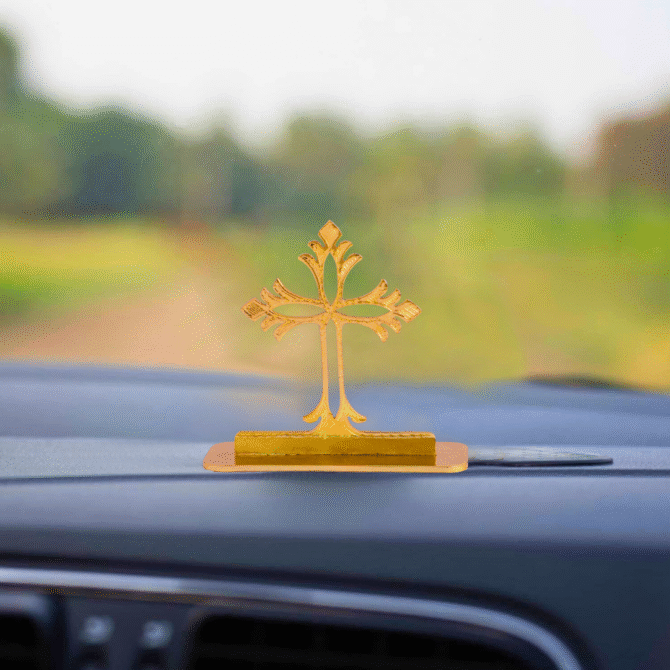 Gold-Plated Finish in Brass Cross Car Dashboard Decorative Figurine, 6 cm, Modern Style, Brass - Image 2