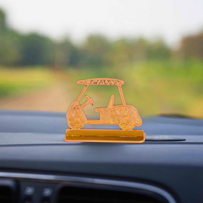 Car Dashbaord Brass Figurine, Gold-Plated Finish, Car Dashboard Decoration, 6 x 1 x 6 cm - Image 2