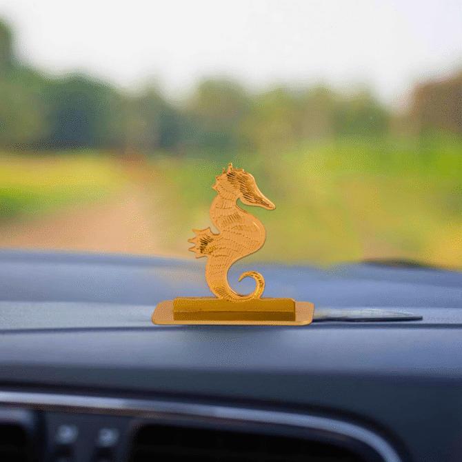Decorative Seahorse Car Dashboard Ornament, GGold-Plated Finish in Brass - Image 2